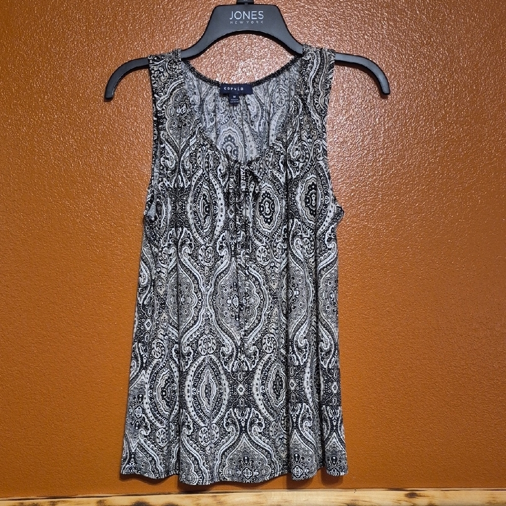 Cirvia Monochrome Paisley Tank Top, Size Medium.